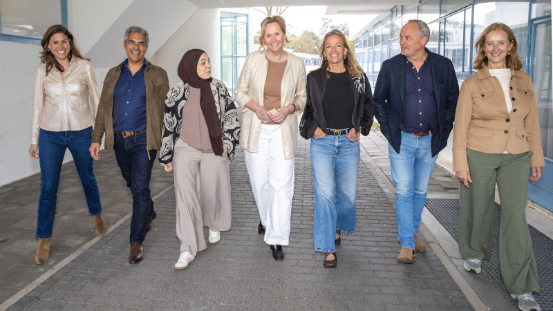 talk-and-trust-extern-onafhankelijk-vertrouwenspersoon-veilige-werkomgeving-onafhankelijke-exit-interviews-teamfoto-800x450